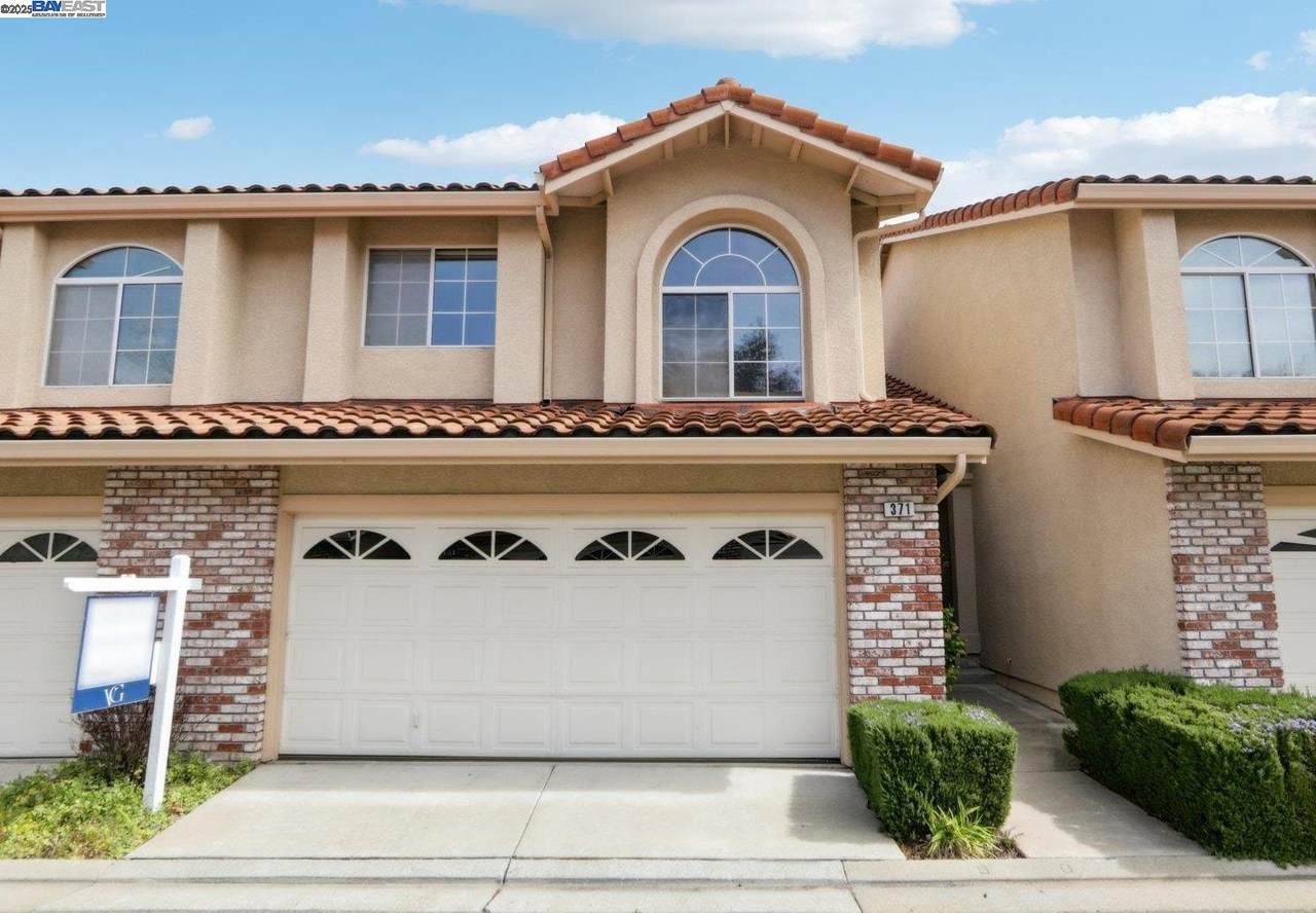 371 Bellflower Ct - Photo 1