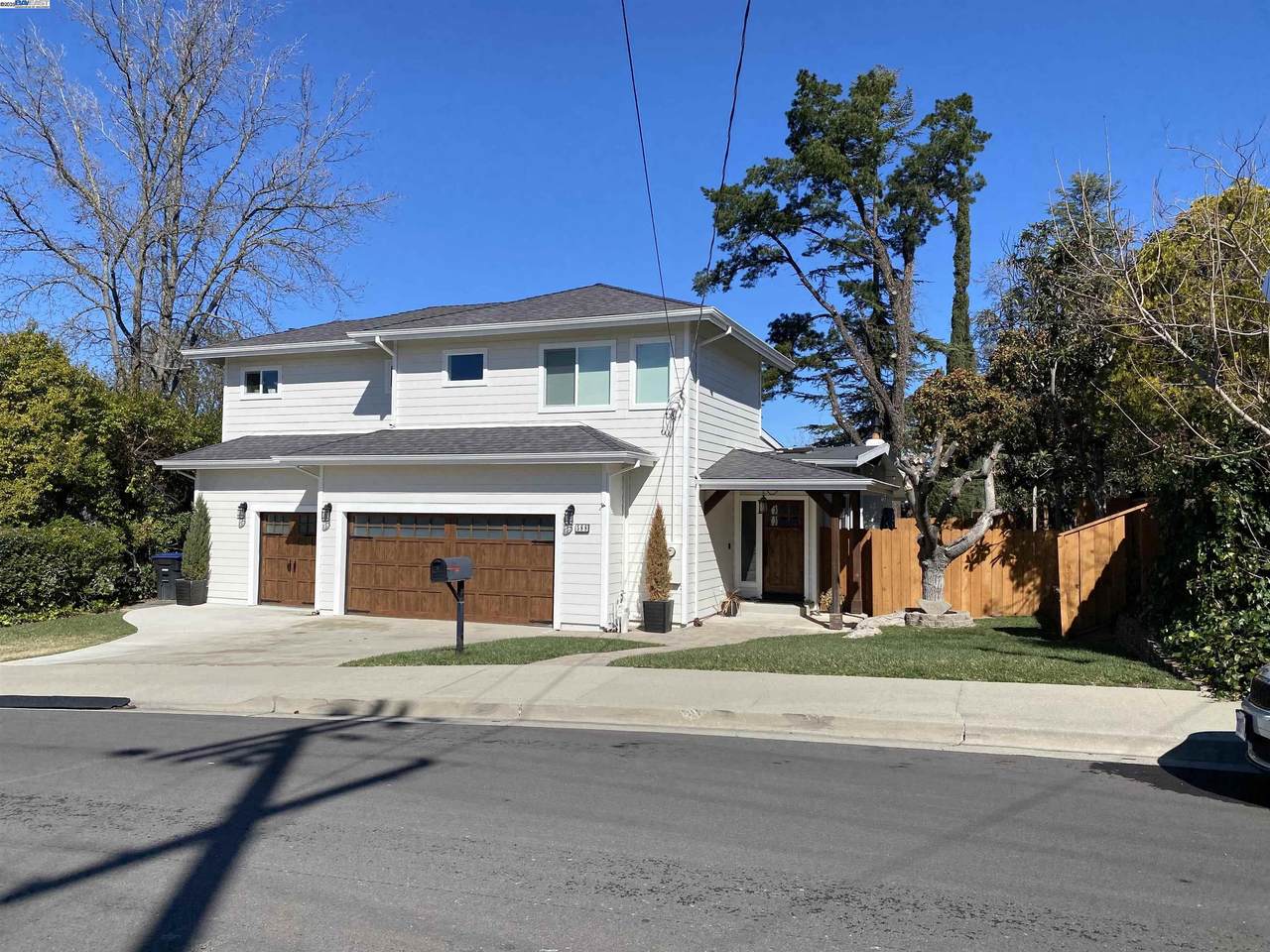 588 Angela St - Photo 1