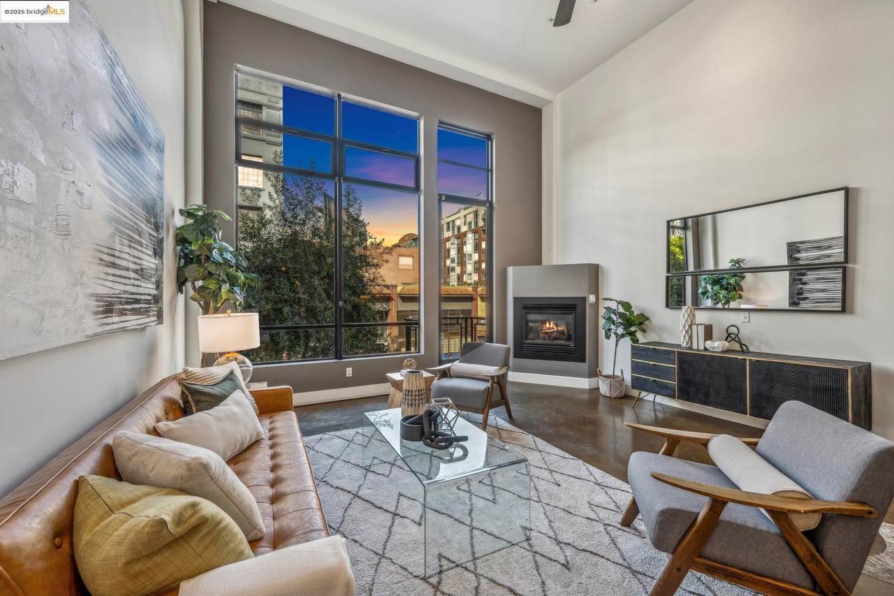 200 Townsend St - Photo 1