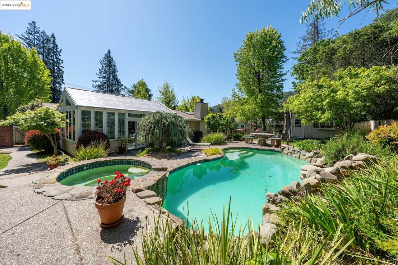 14 El Camino Moraga - Photo 1