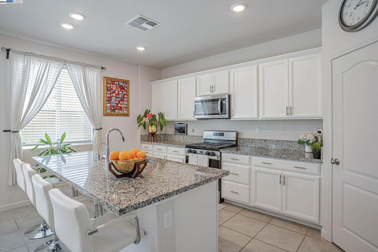 859 Helmsley Dr - Photo 1