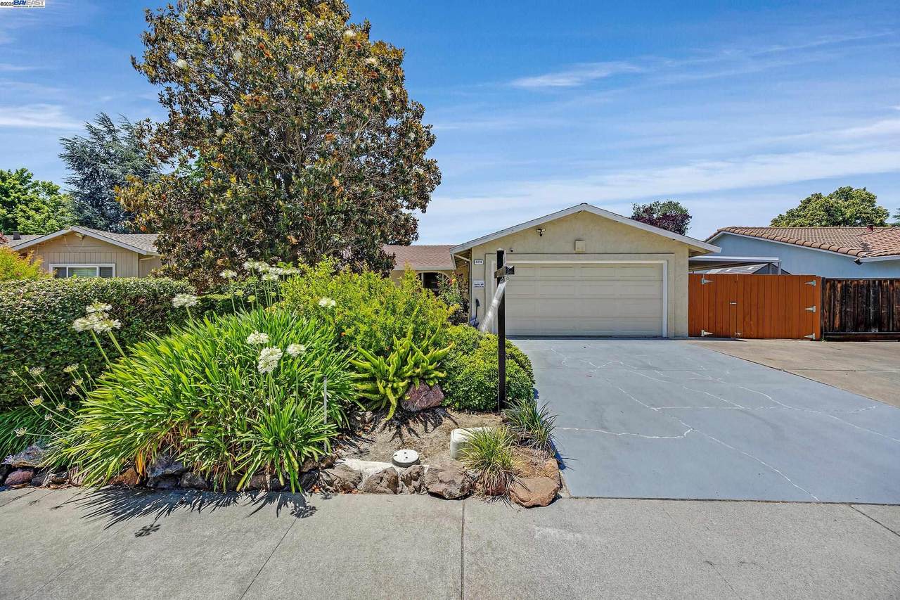 2370 Tanager Drive - Photo 1