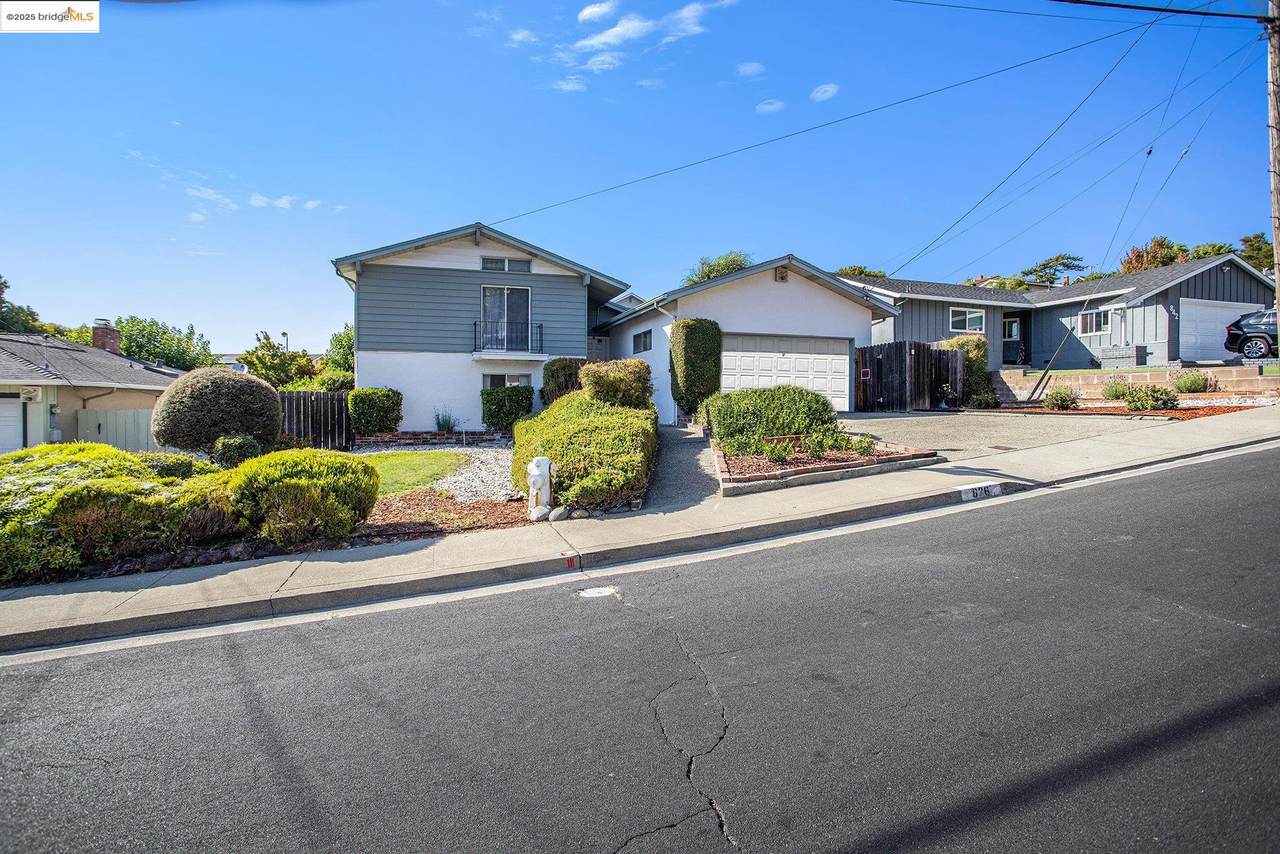 836 Hawthorne Dr - Photo 1