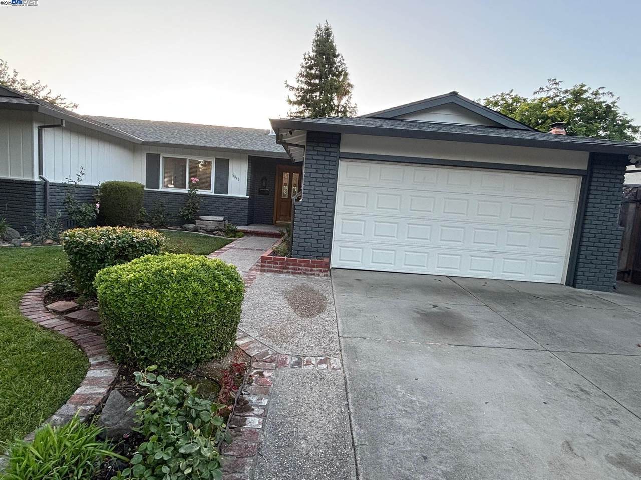 5041 Golden Rd - Photo 1