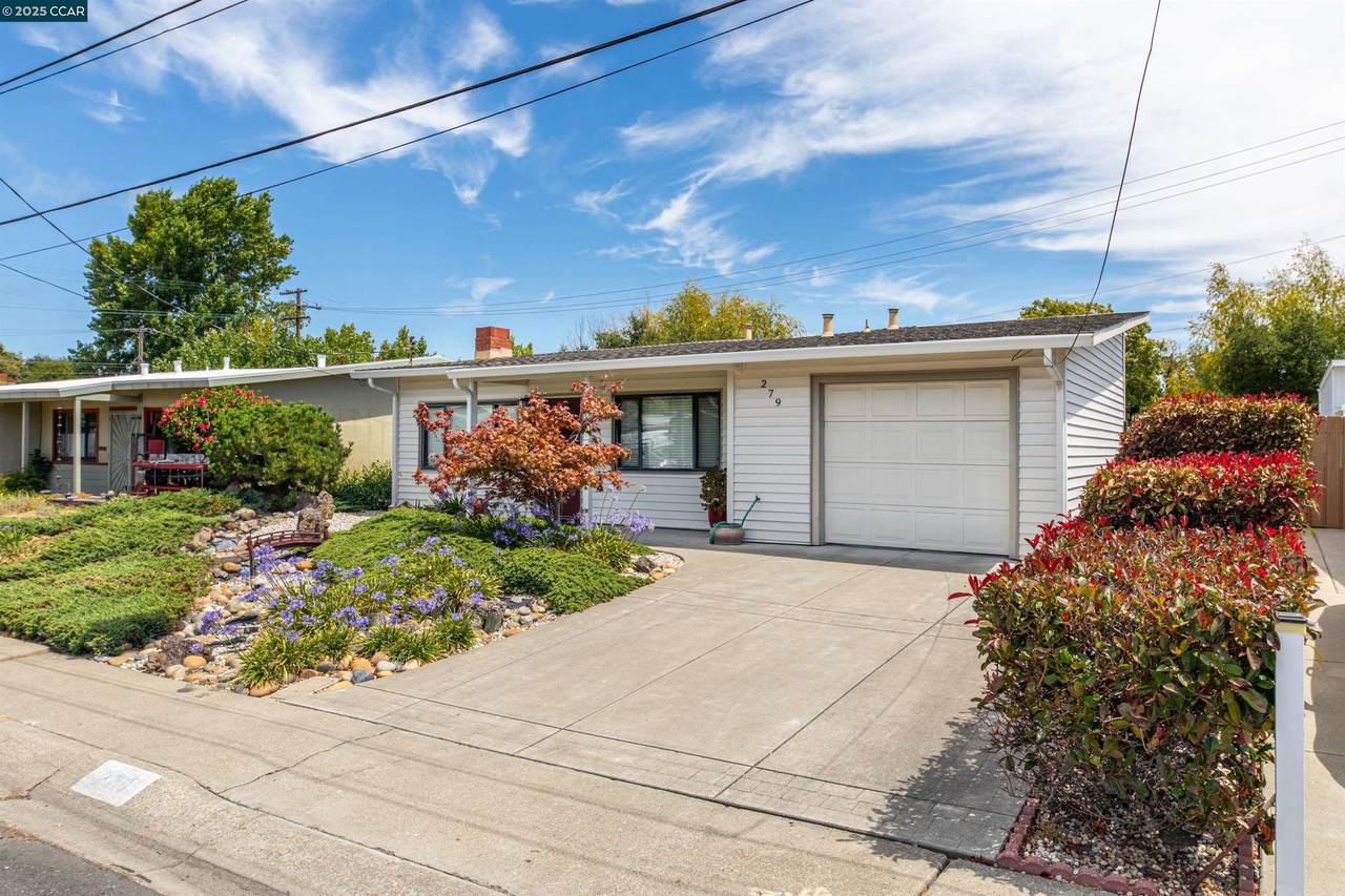 279 Calais Drive - Photo 1