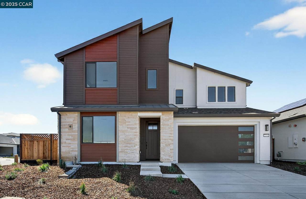 2250 Vandeleur Drive - Photo 1