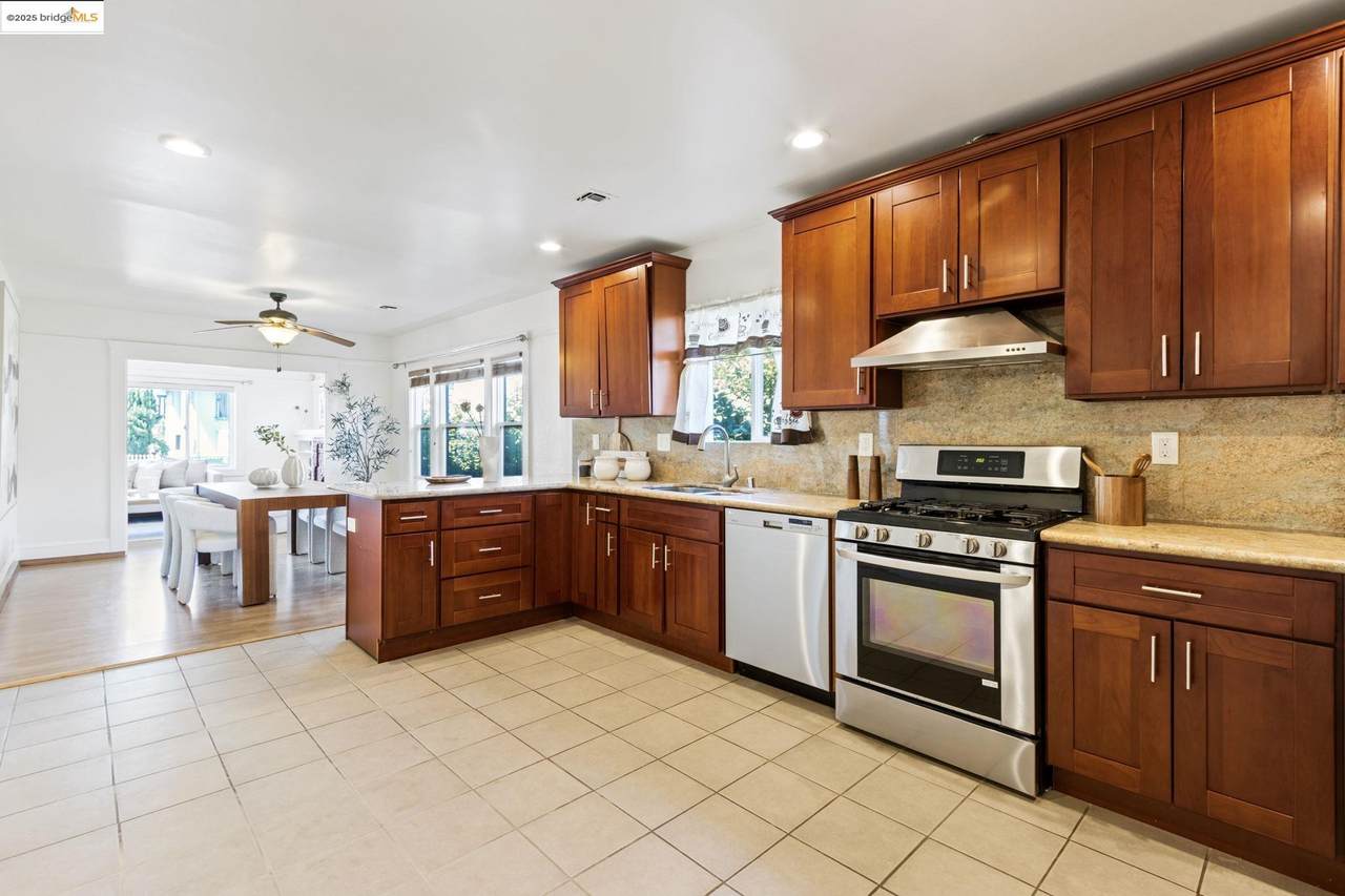 1700 64Th Ave - Photo 1