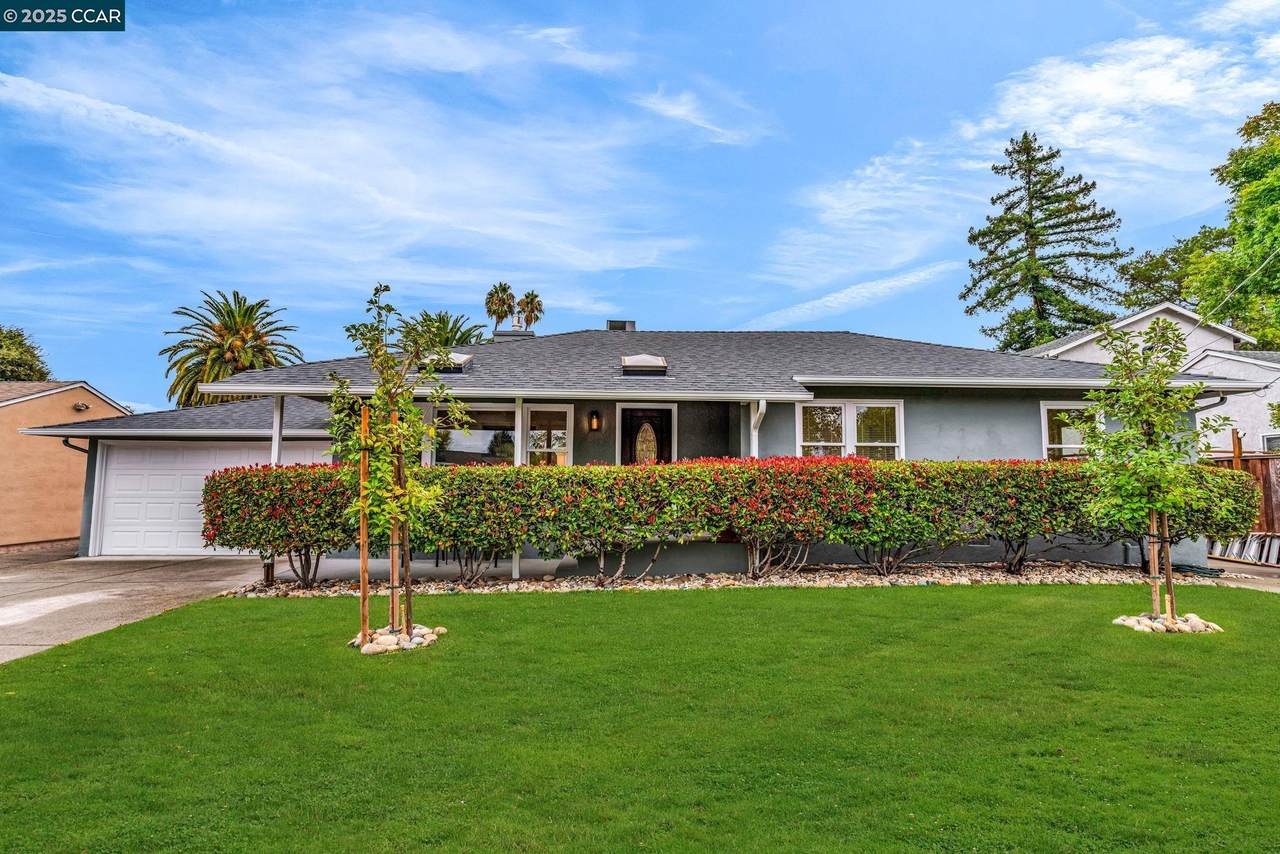 1015 Pleasant Valley Dr - Photo 1