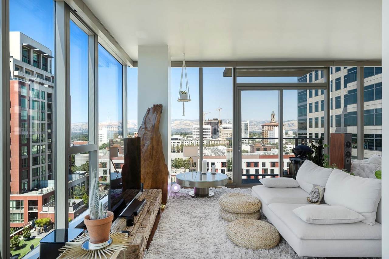 38 Almaden Boulevard - Photo 1