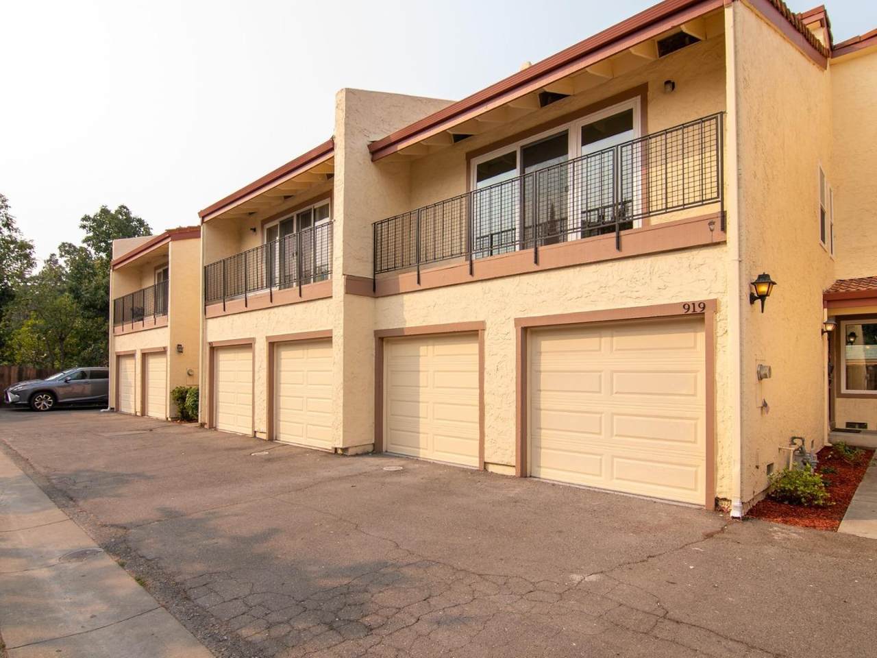 919 Fruitdale Place - Photo 1