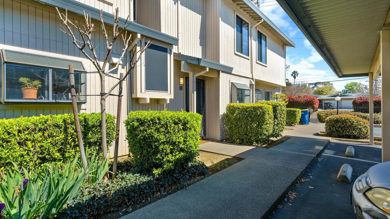1125 Bell Street - Photo 1