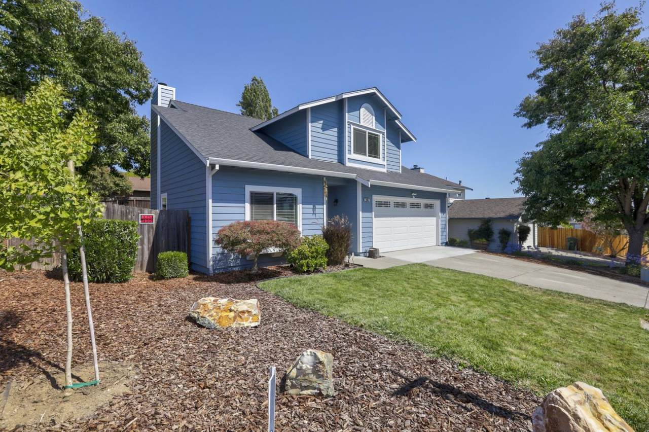 586 Souza Way - Photo 1