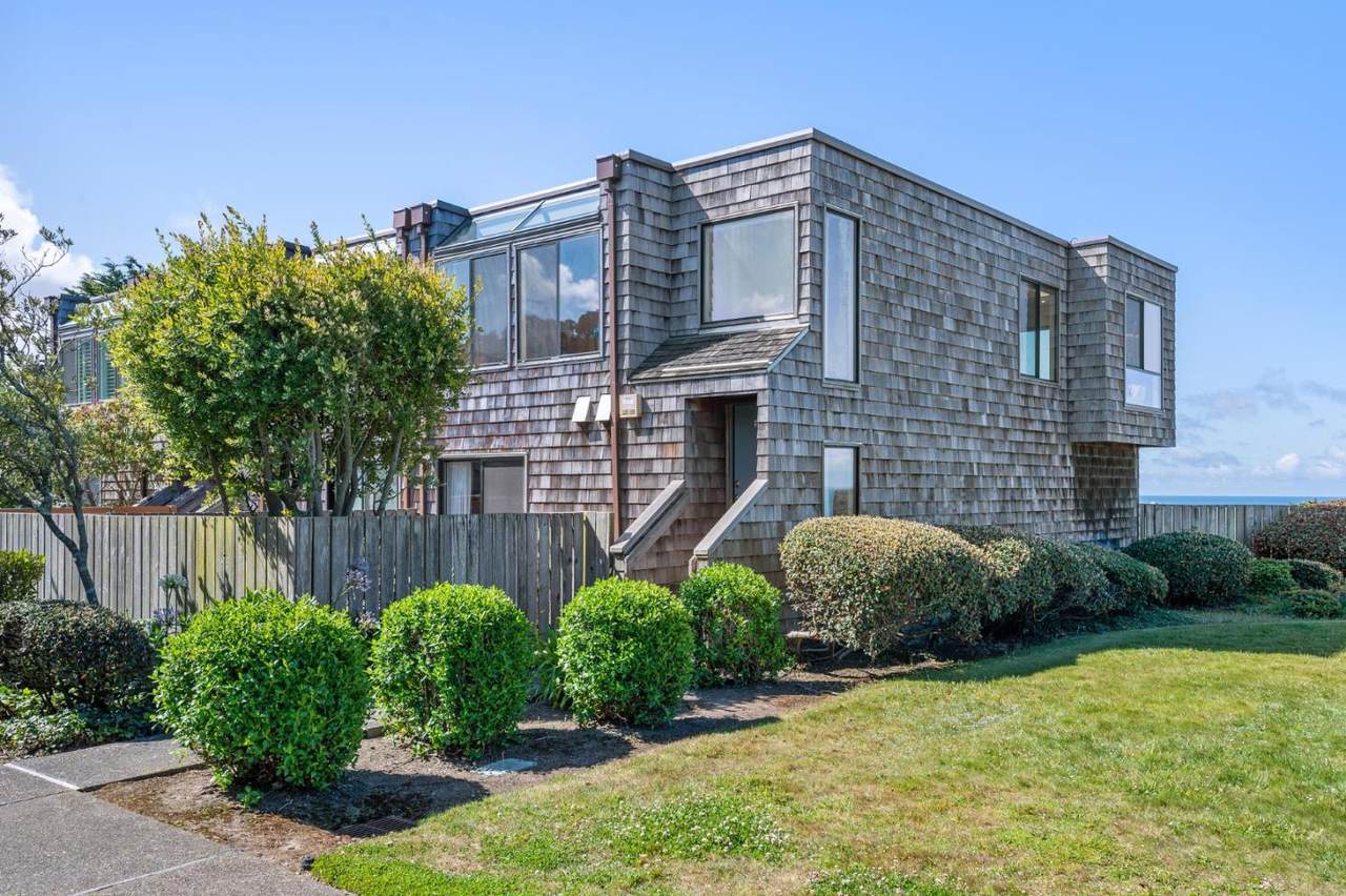 262 Beachview Avenue - Photo 1