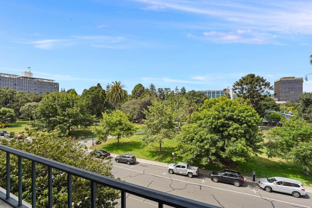 555 Laurel Avenue - Photo 1