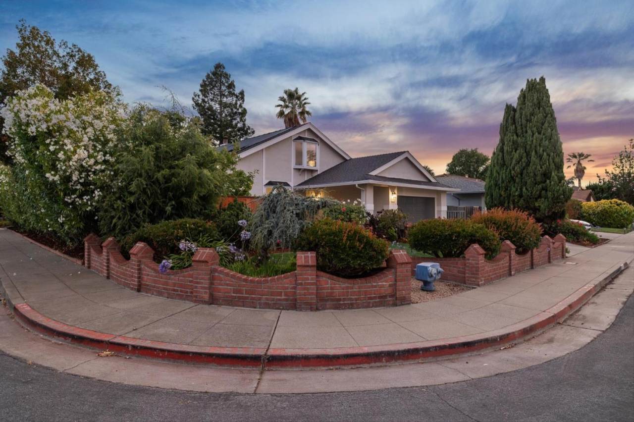561 Anchor Circle - Photo 1