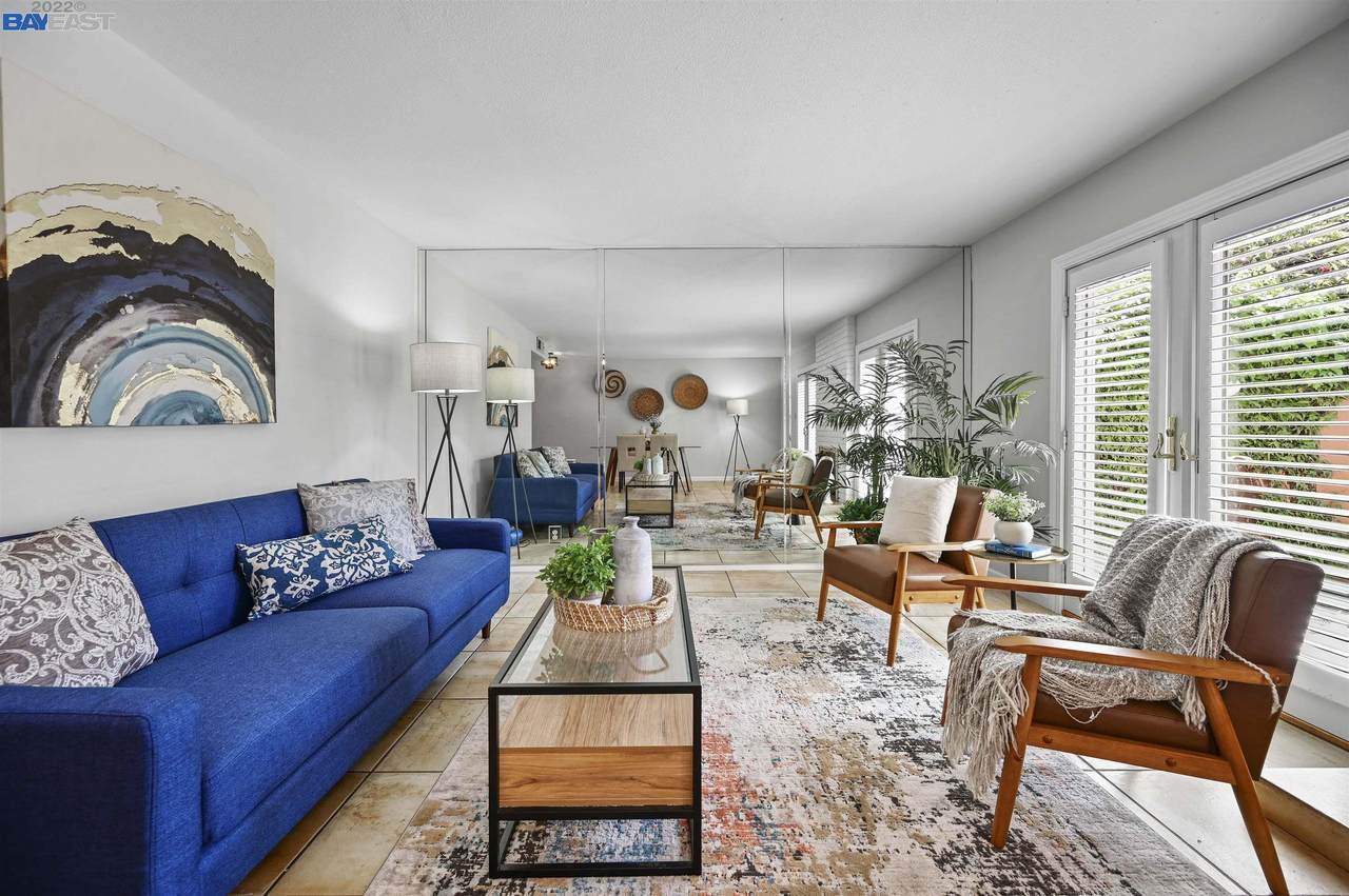 3021 Flora Vista - Photo 1
