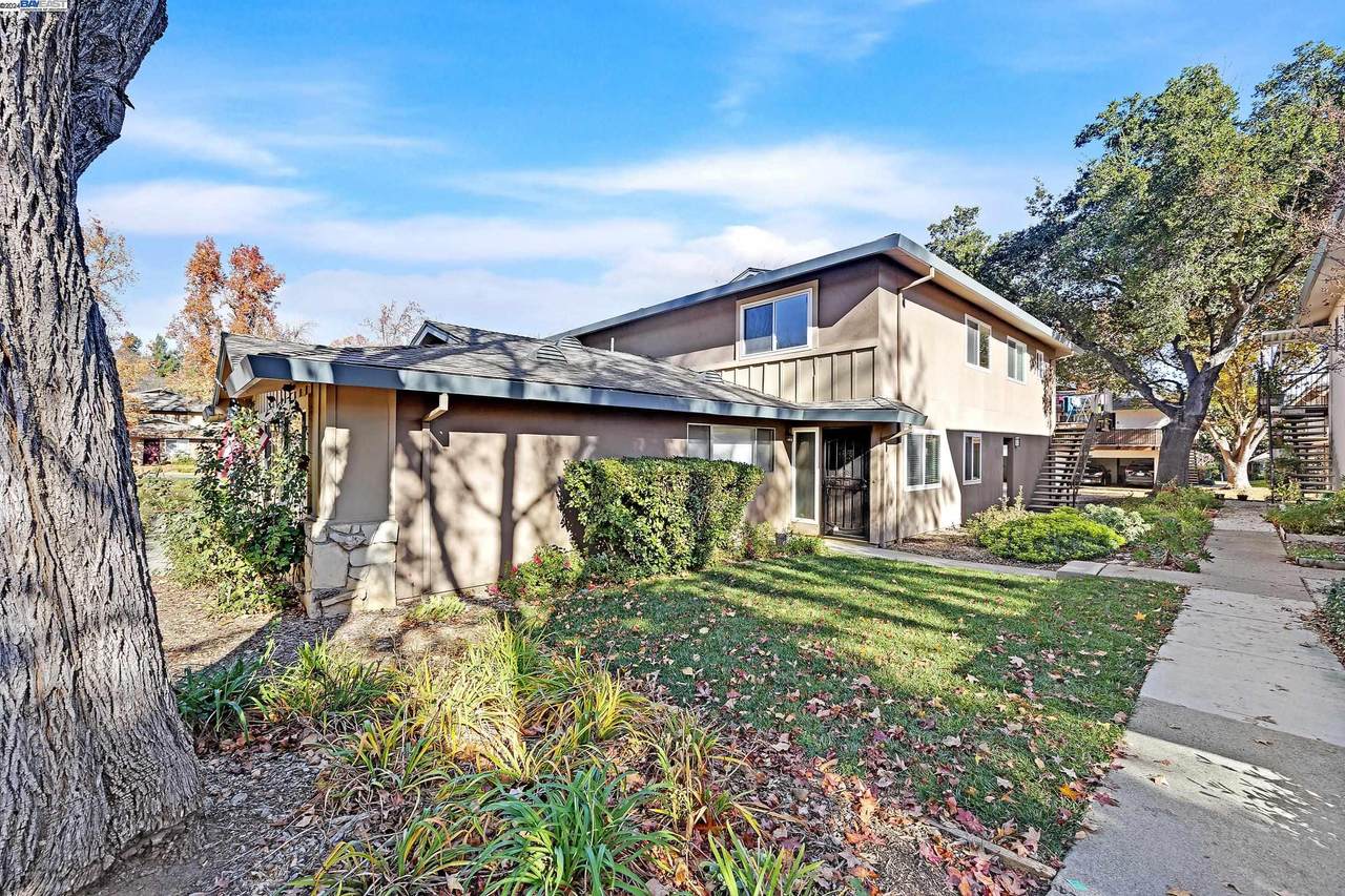 2279 Segundo Ct - Photo 1