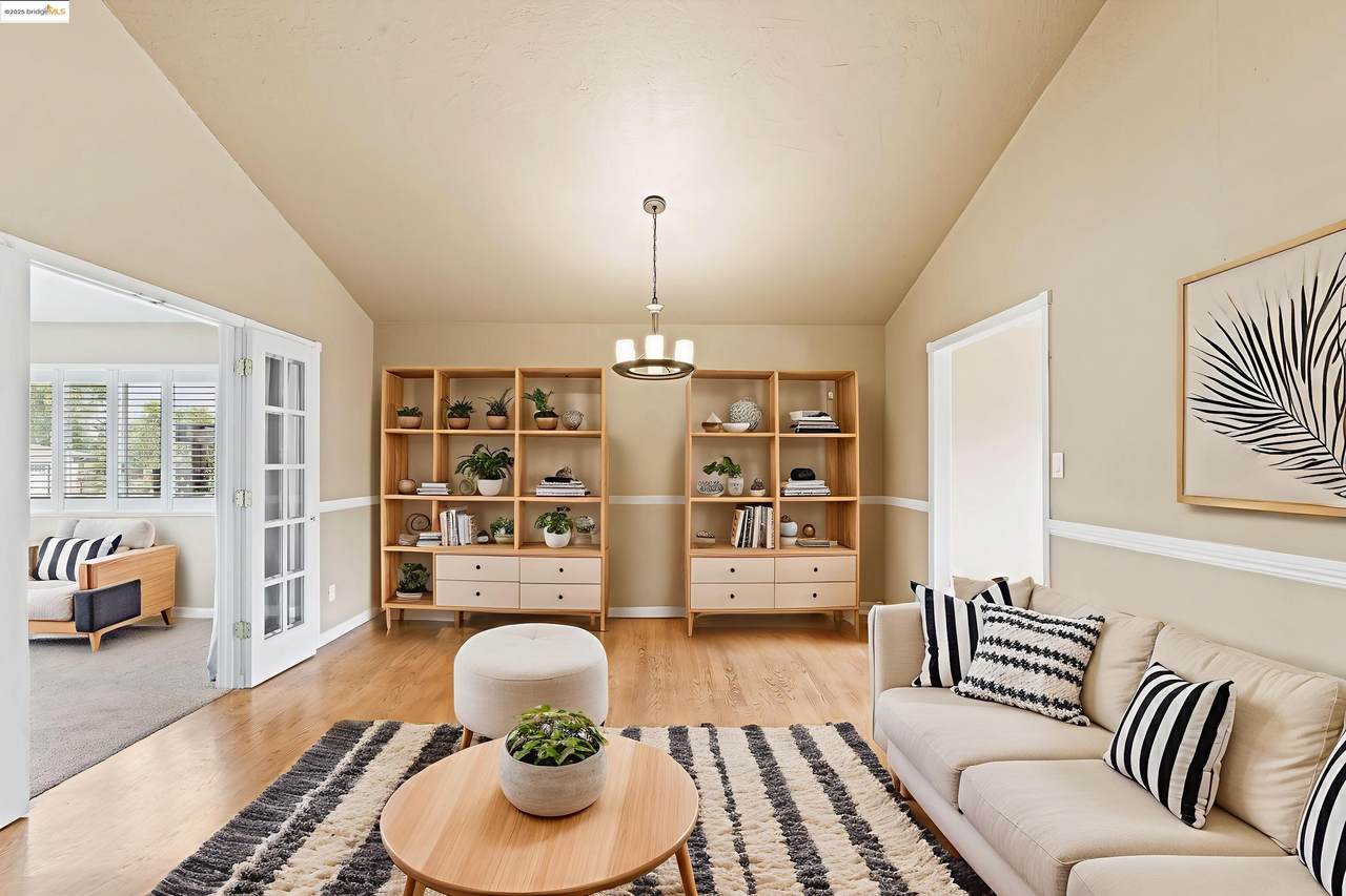 838 Hazel St - Photo 1