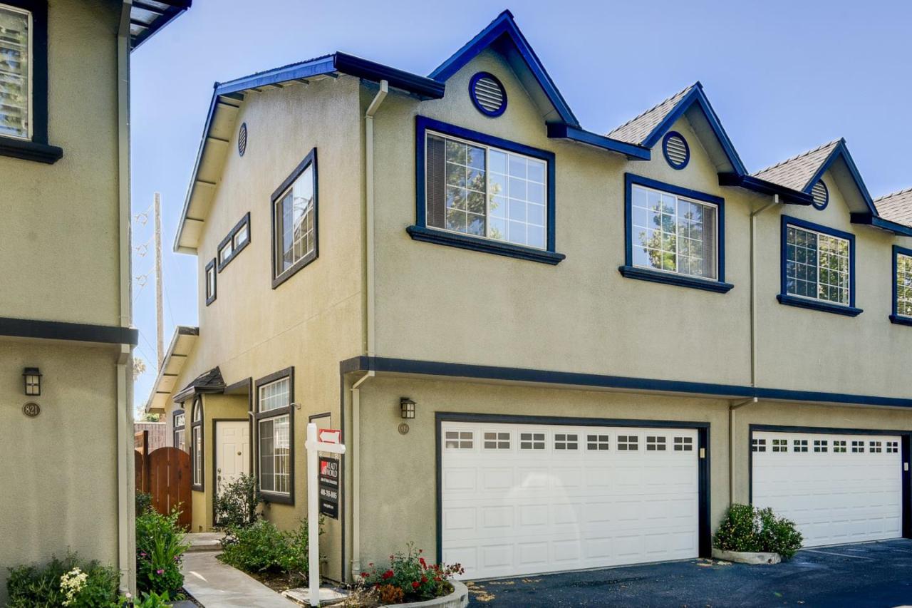 819 Creekside Place - Photo 1