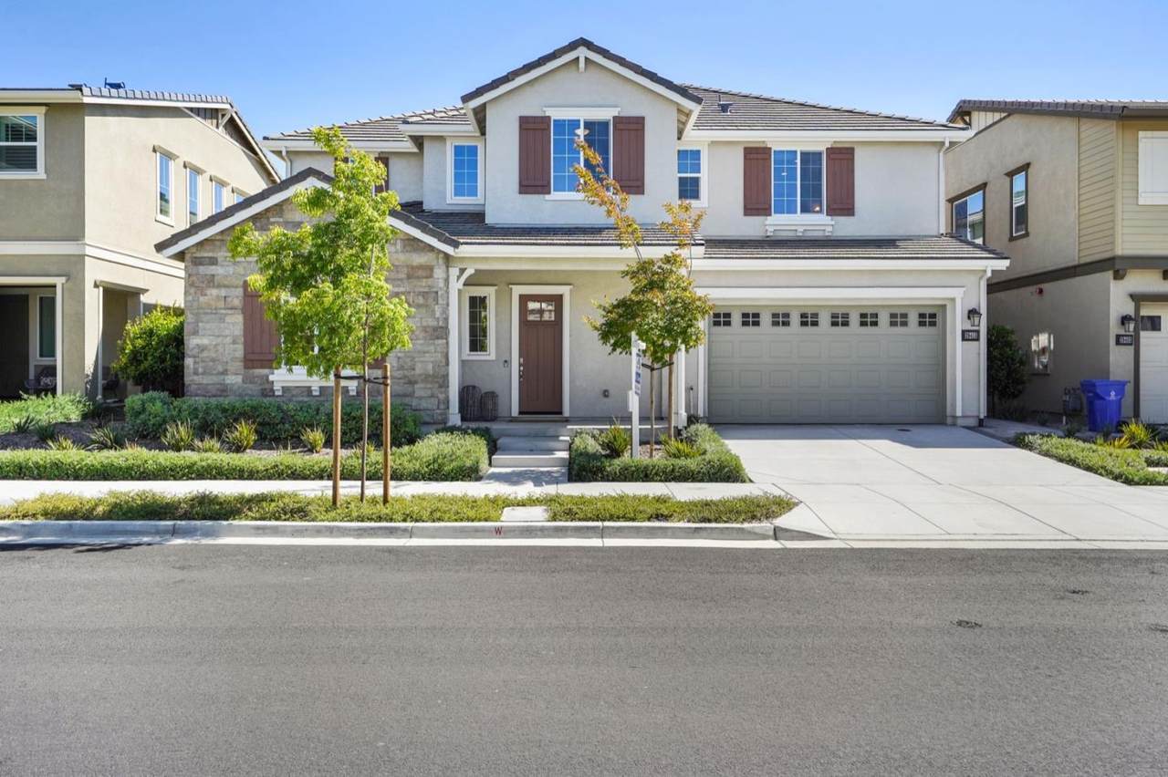 39415 Pumpkinseed Street - Photo 1