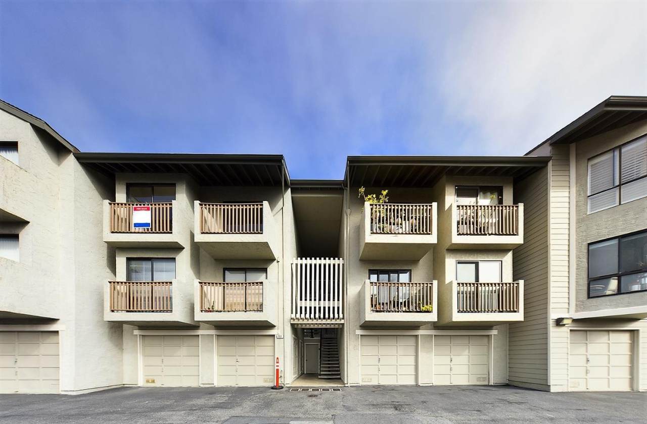 951 Ridgeview Court - Photo 1