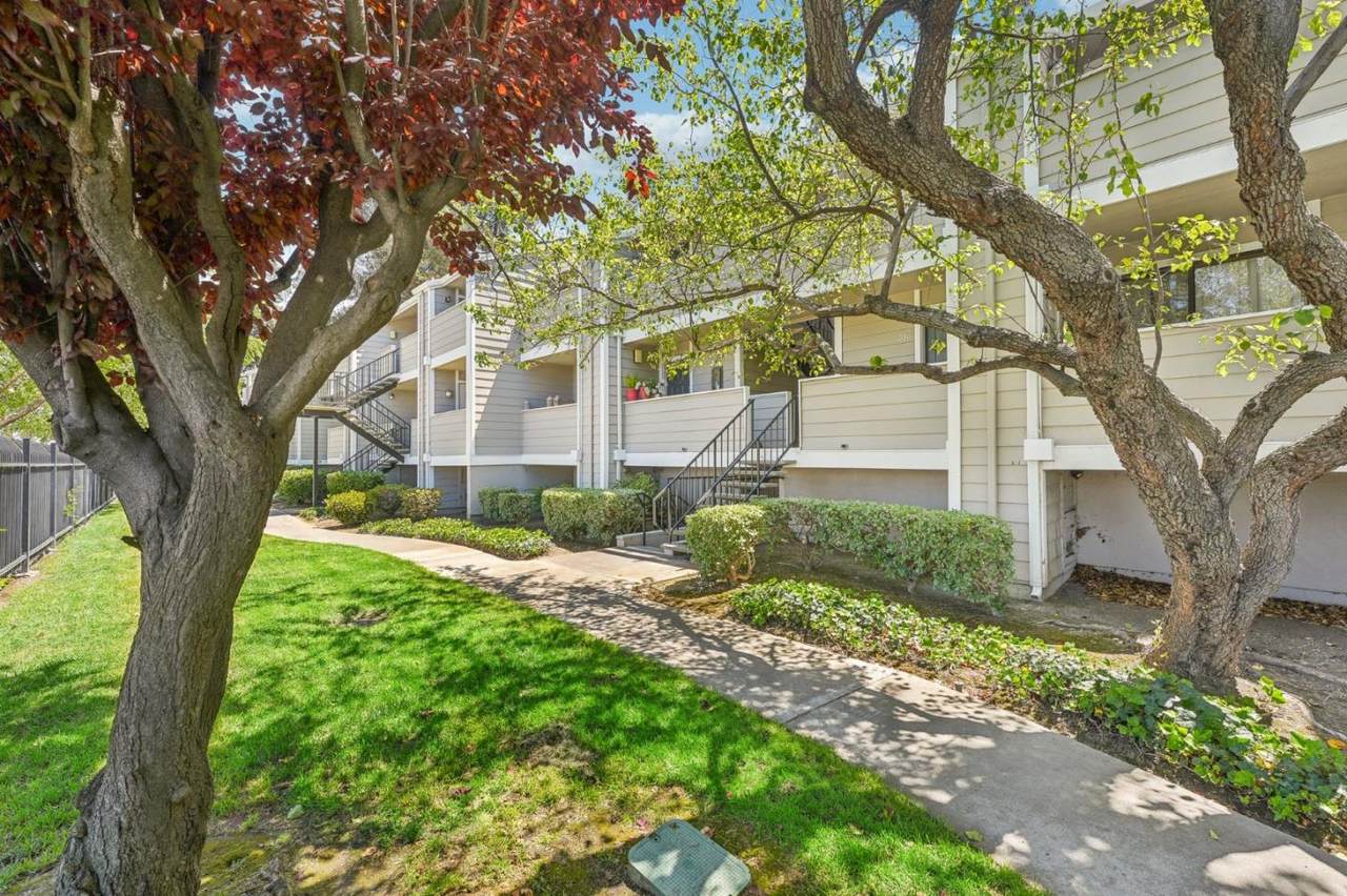 288 Stonegate Circle - Photo 1