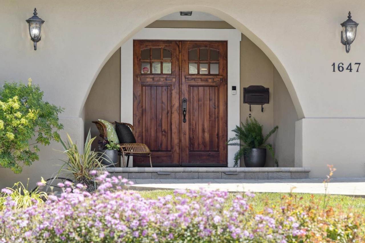 1647 Overland Drive - Photo 1