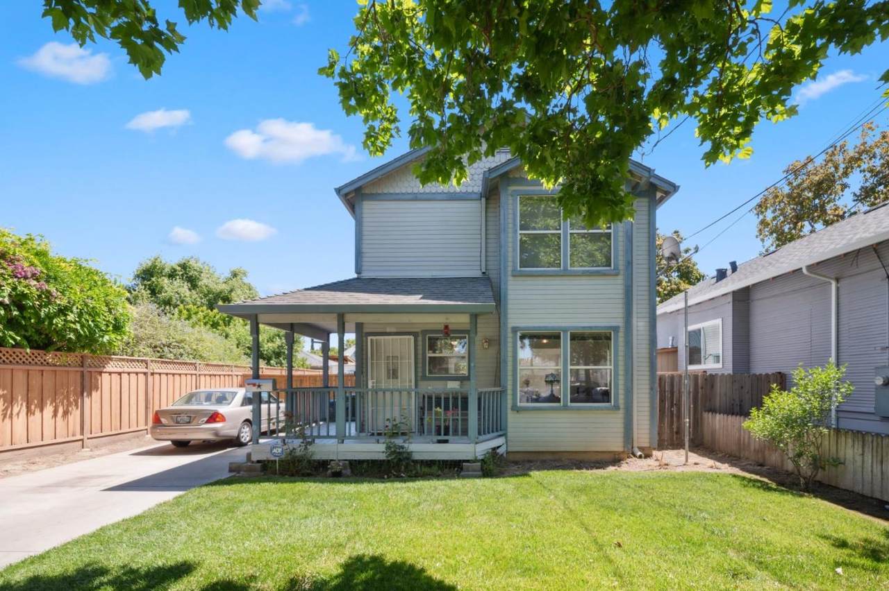 956 9th Street - Photo 1