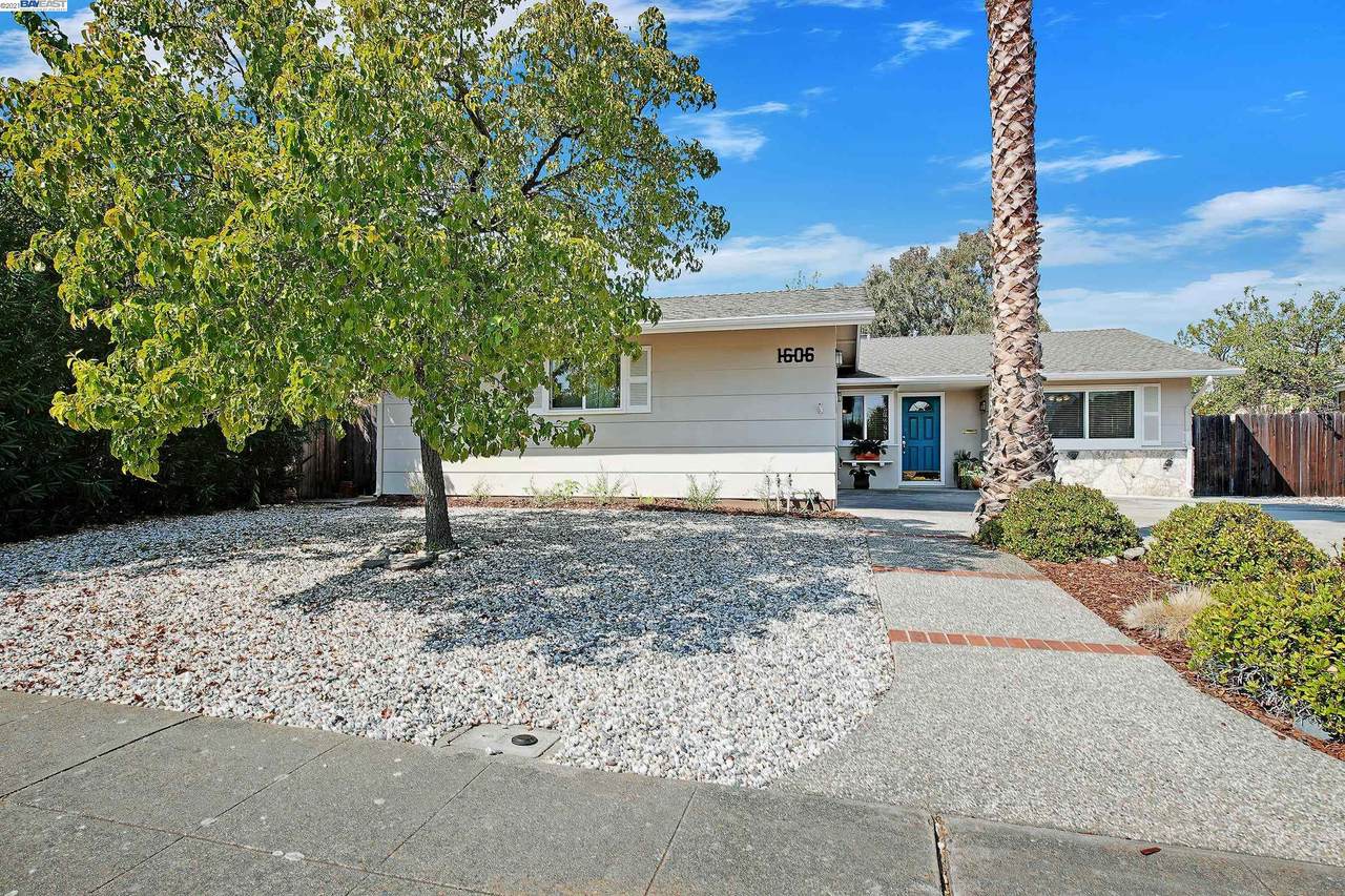 1606 Hollyhock St - Photo 1