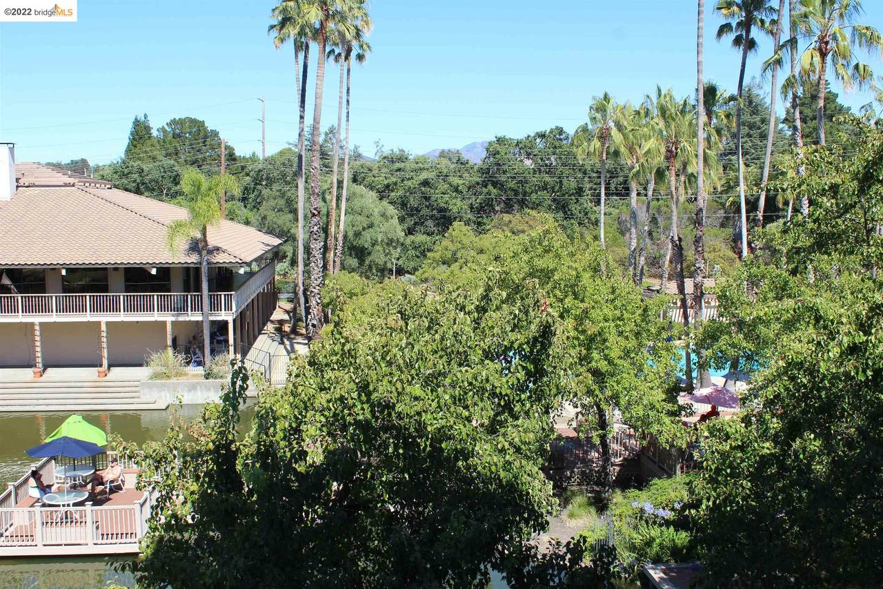 370 Civic Dr - Photo 1