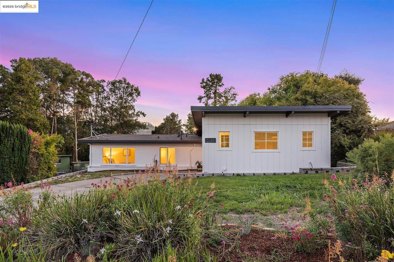 2871 Stephen Dr - Photo 1