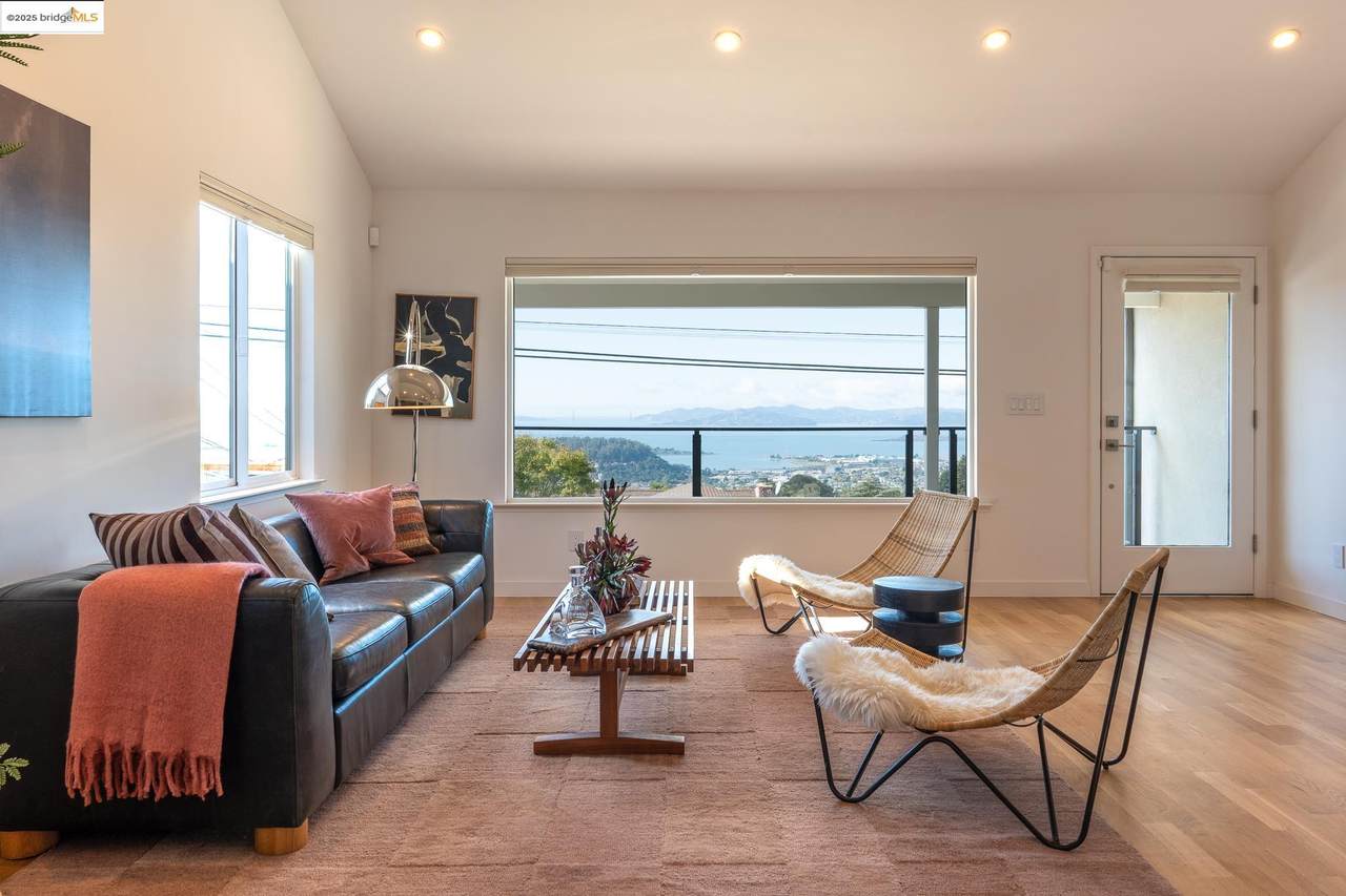 207 Cambridge Ave - Photo 1