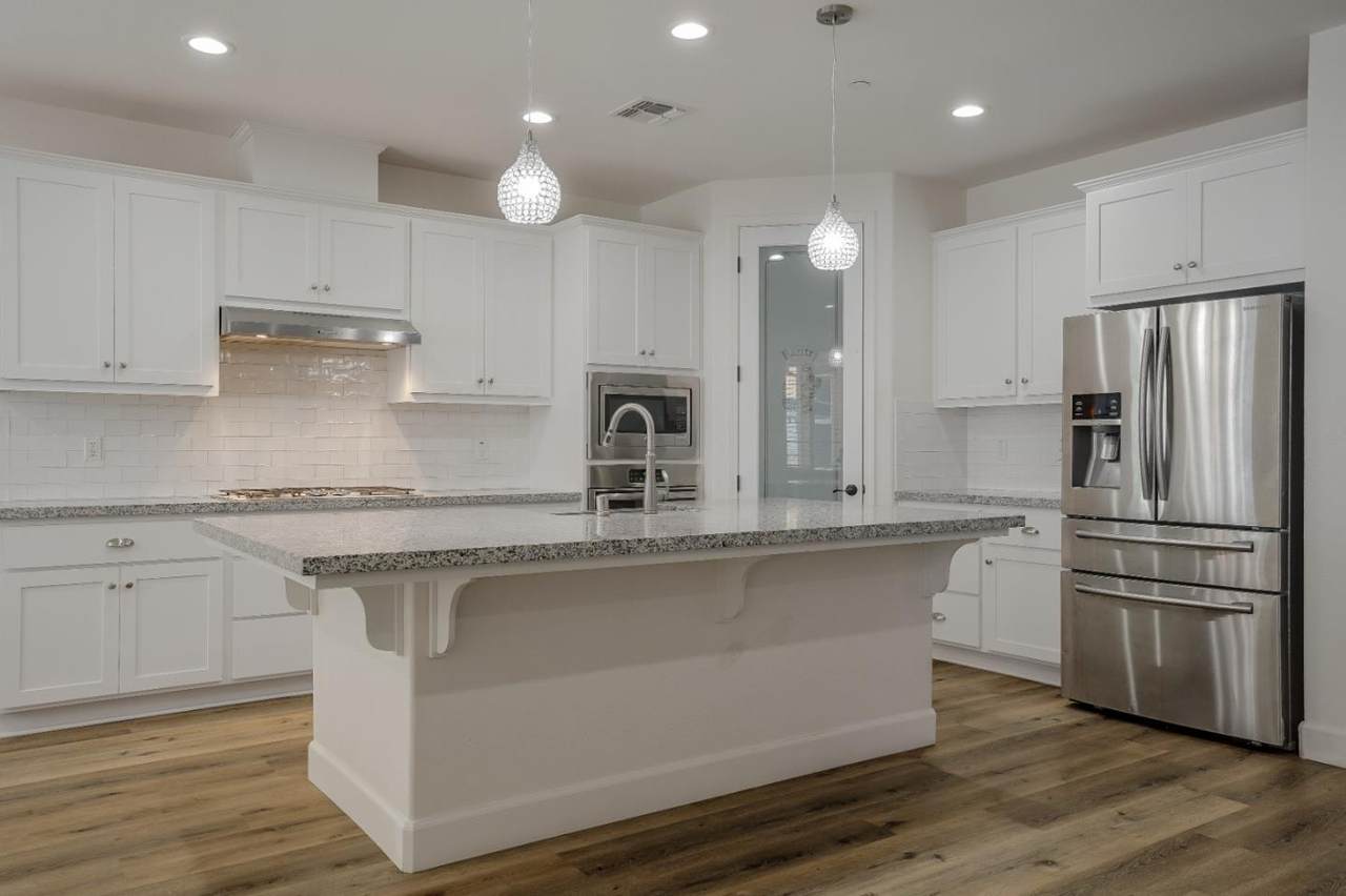 529 Thrasher Lane - Photo 1