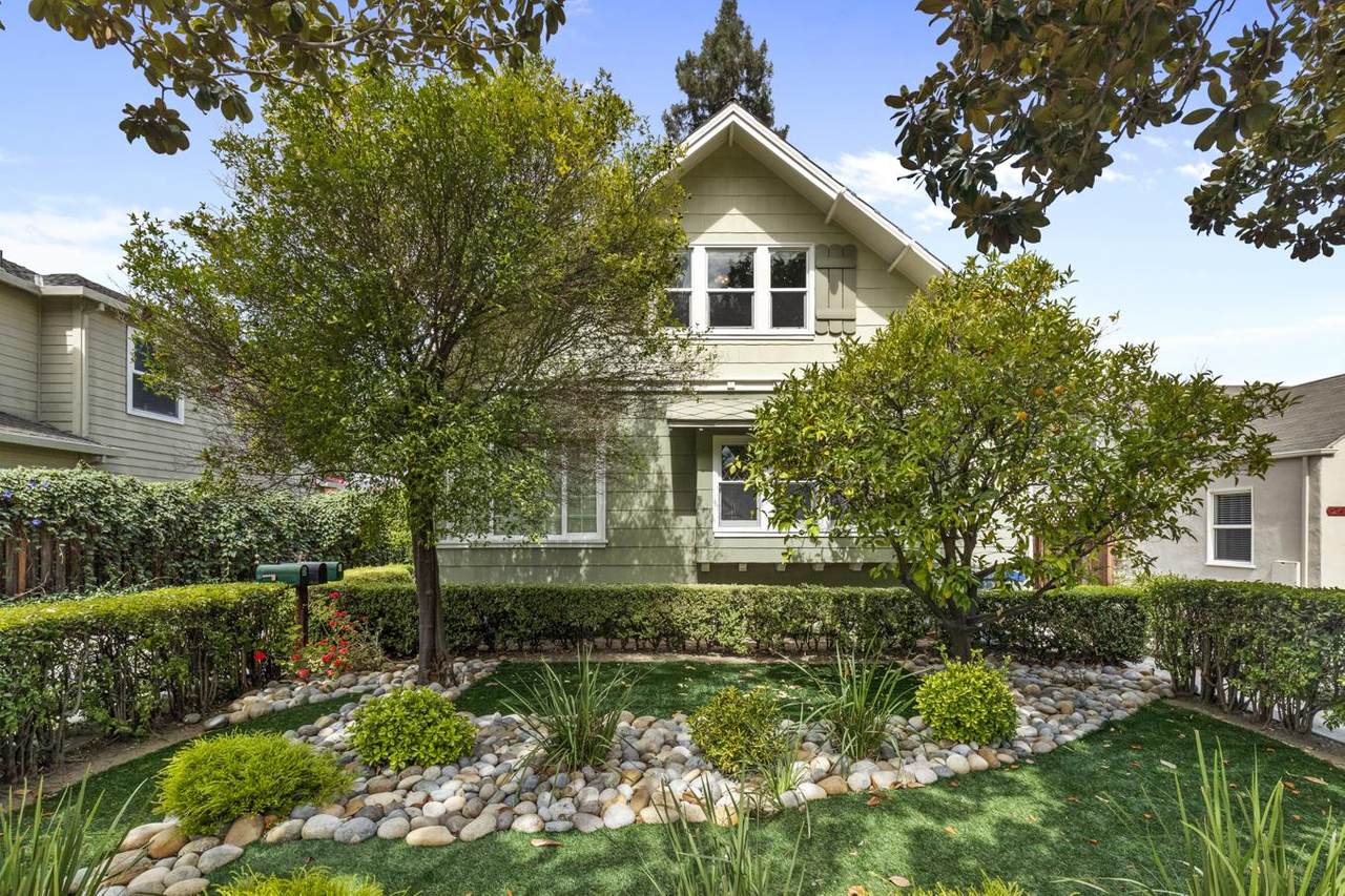 262 Shoreline Boulevard - Photo 1