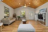 2048 Woodland Dr - Photo 4