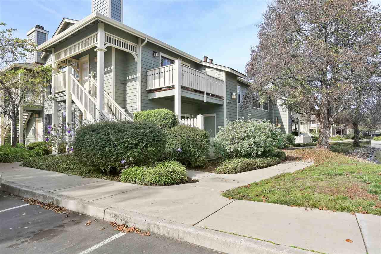 231 Lakeshore Ct - Photo 1