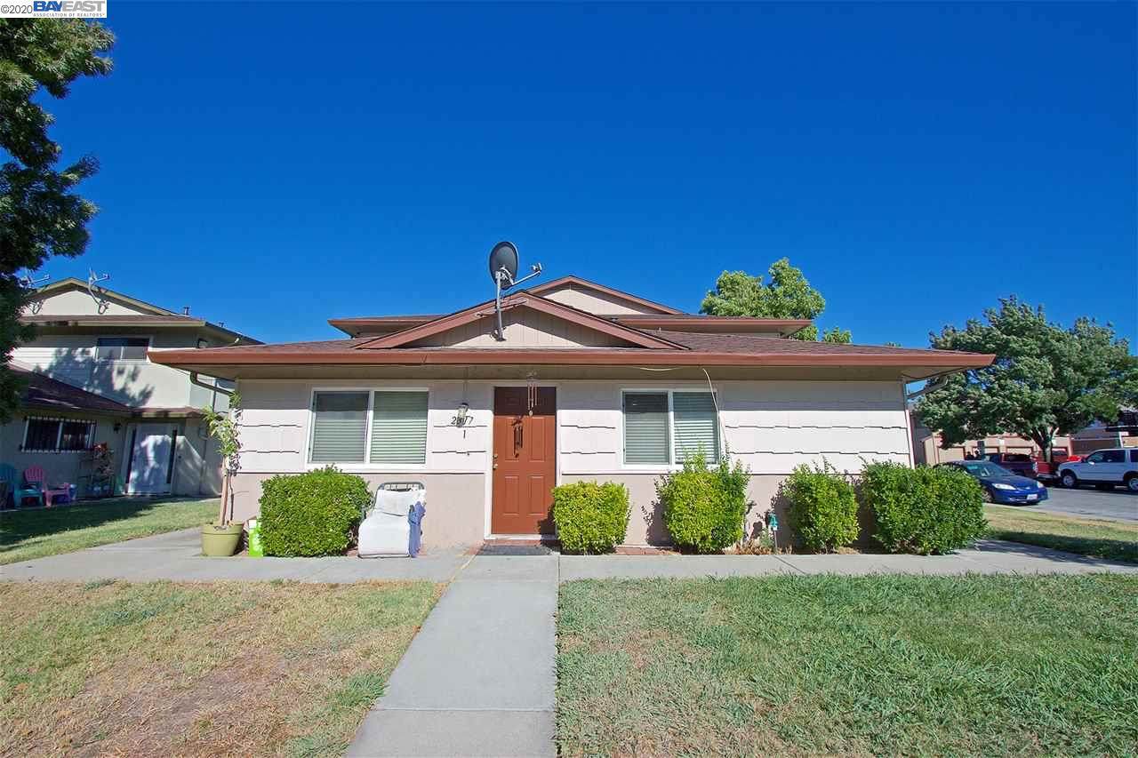 2317 Peppertree - Photo 1