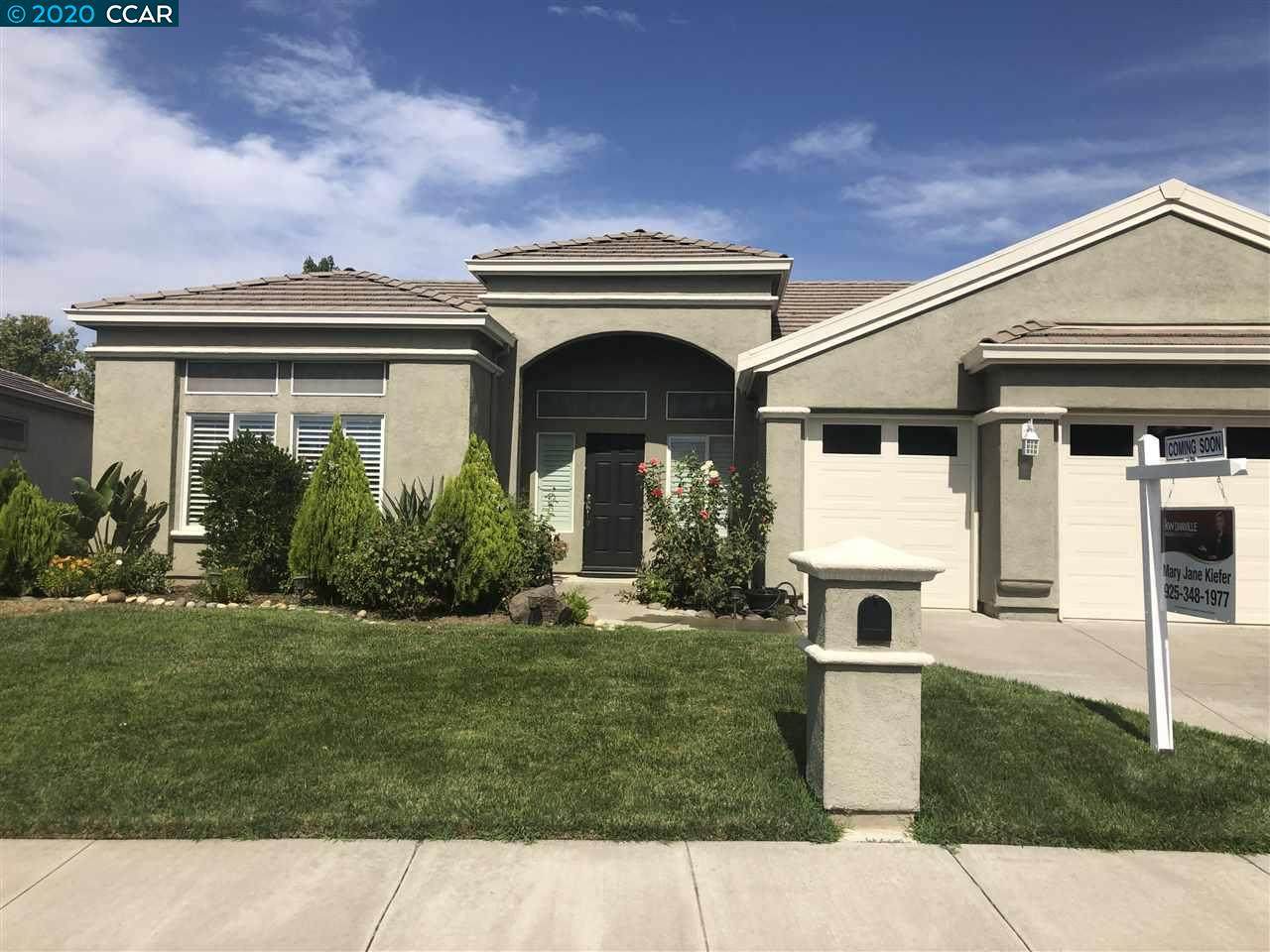 136 Scarlet Way - Photo 1