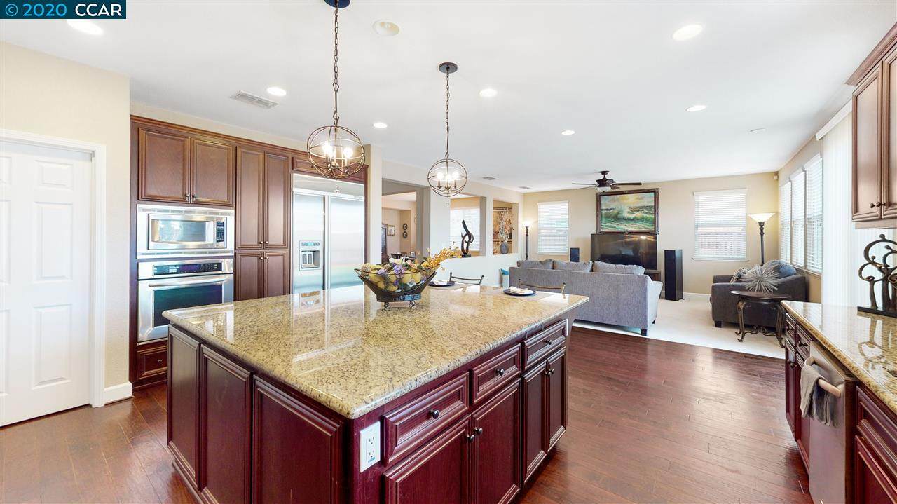 1212 Poplar Dr - Photo 1