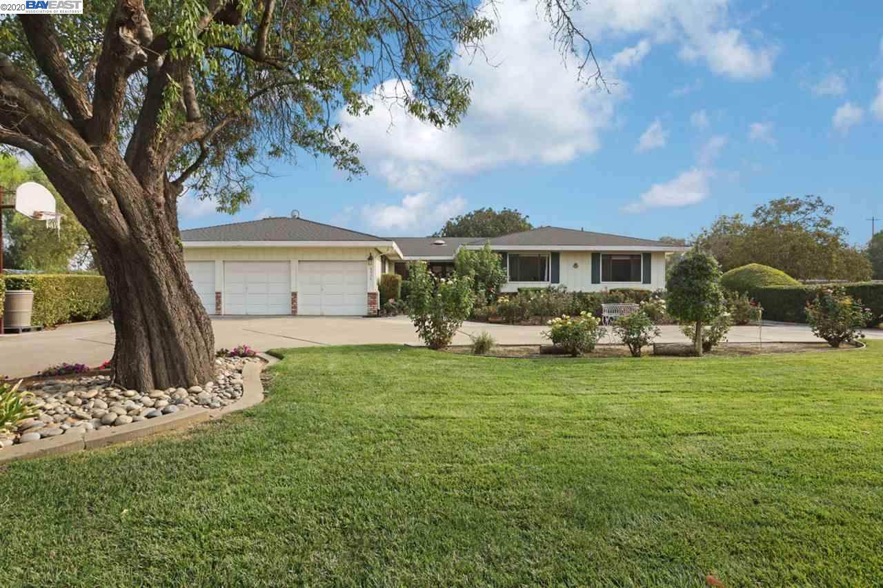 8936 Siesta Court - Photo 1