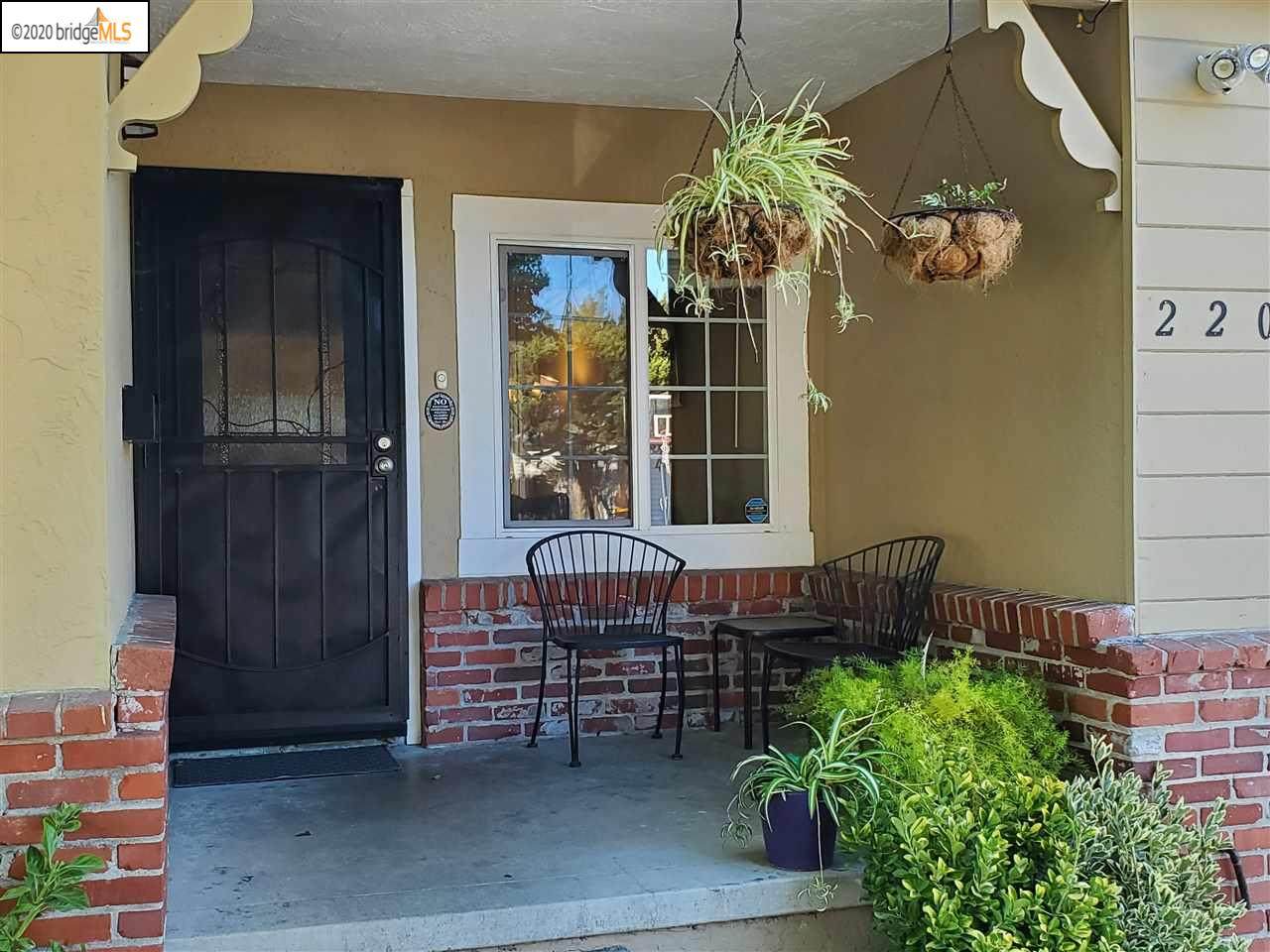 220 Benjamin Ave - Photo 1