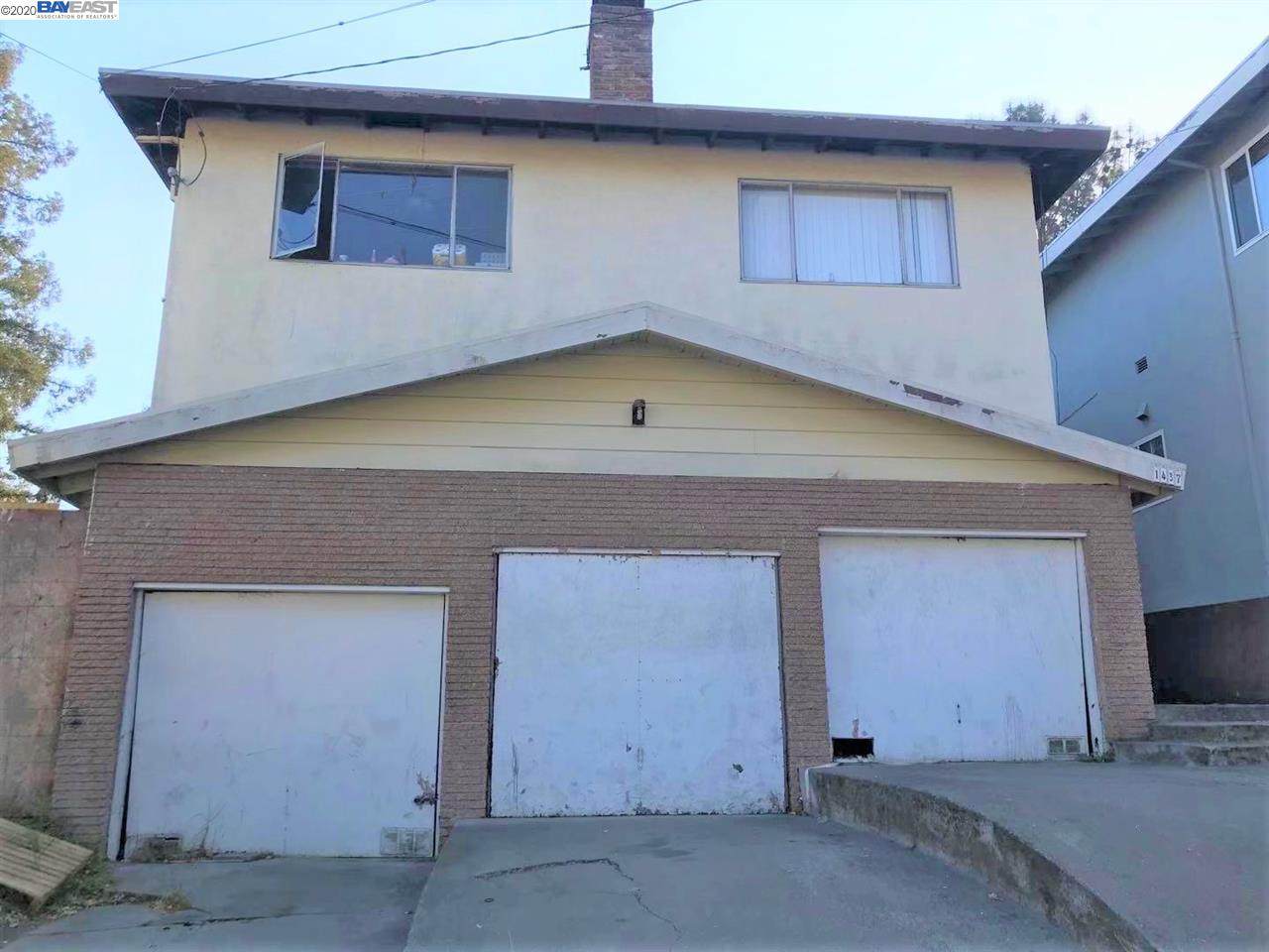 1437 32ND ST - Photo 1