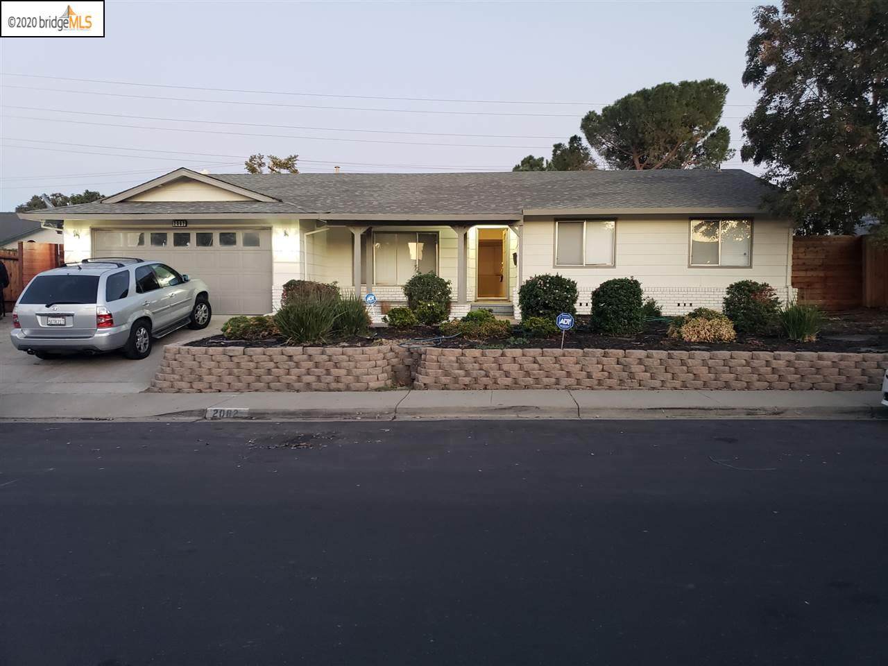 2062 Oakridge Ln - Photo 1