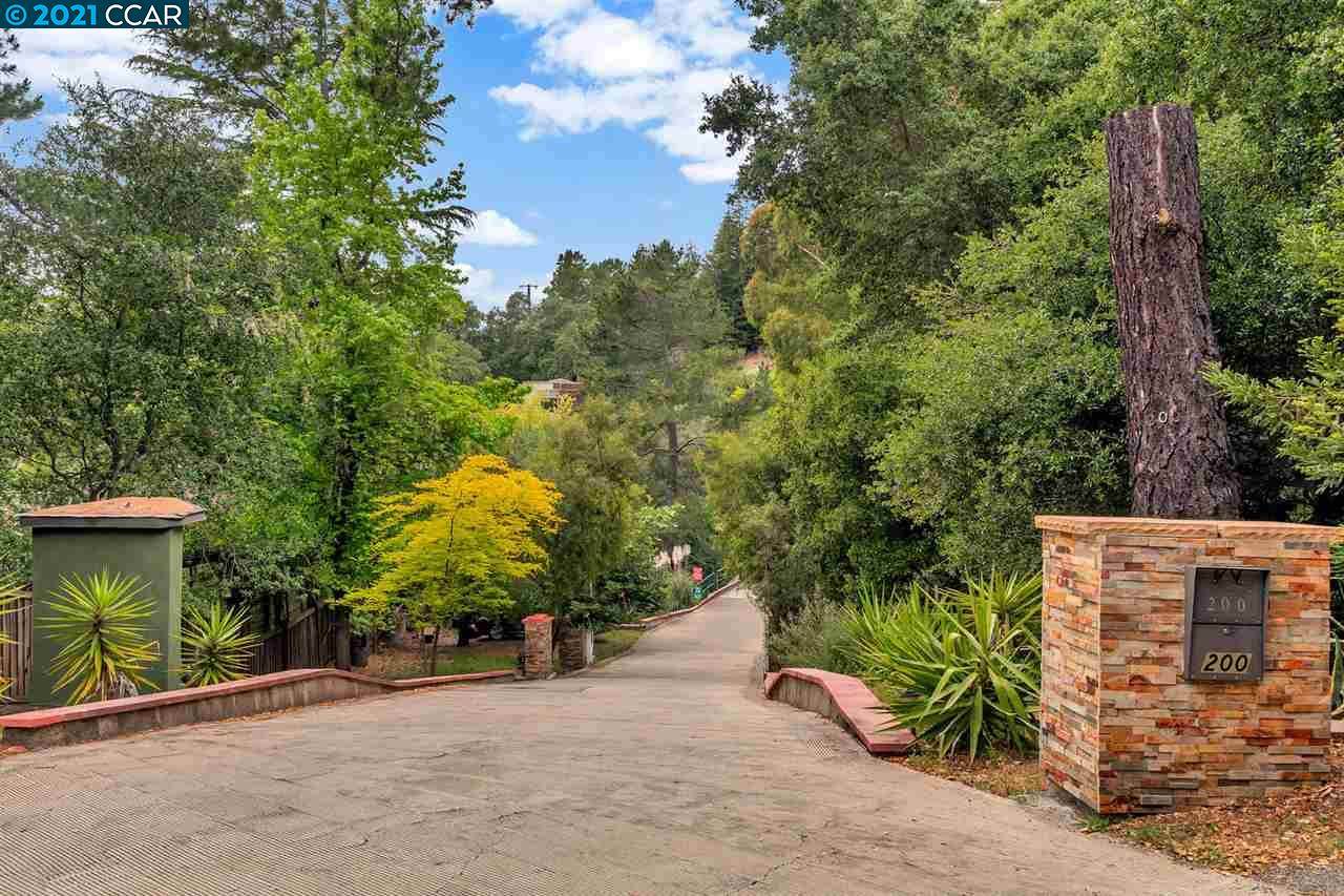 200 Hall Dr - Photo 1