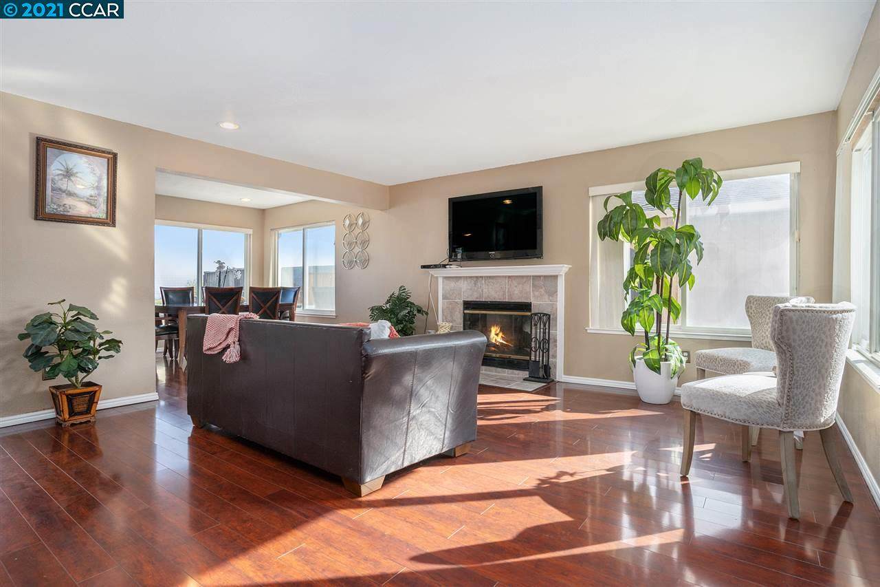 424 Azores Cir - Photo 1