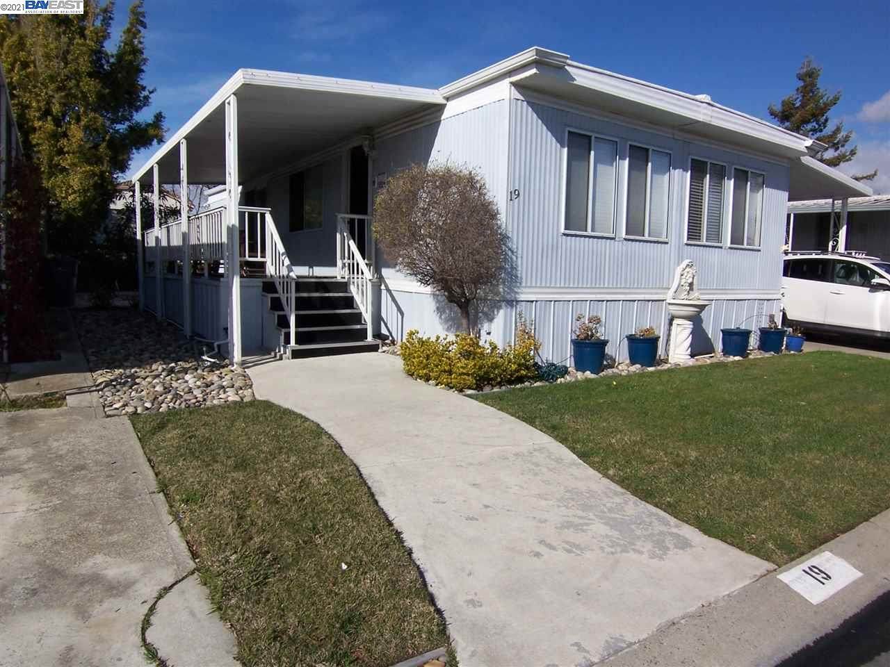 19 Santa Anita - Photo 1