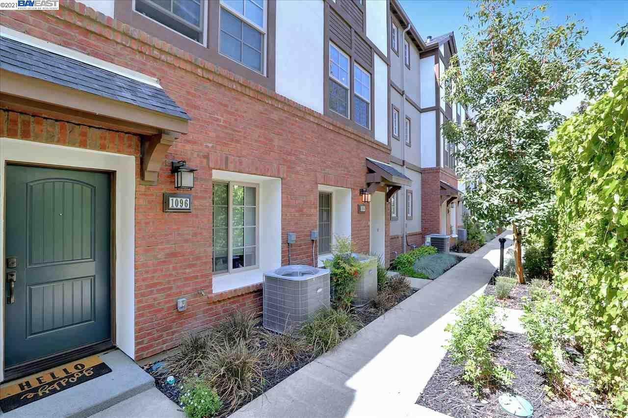 1094 Barberry Ter - Photo 1