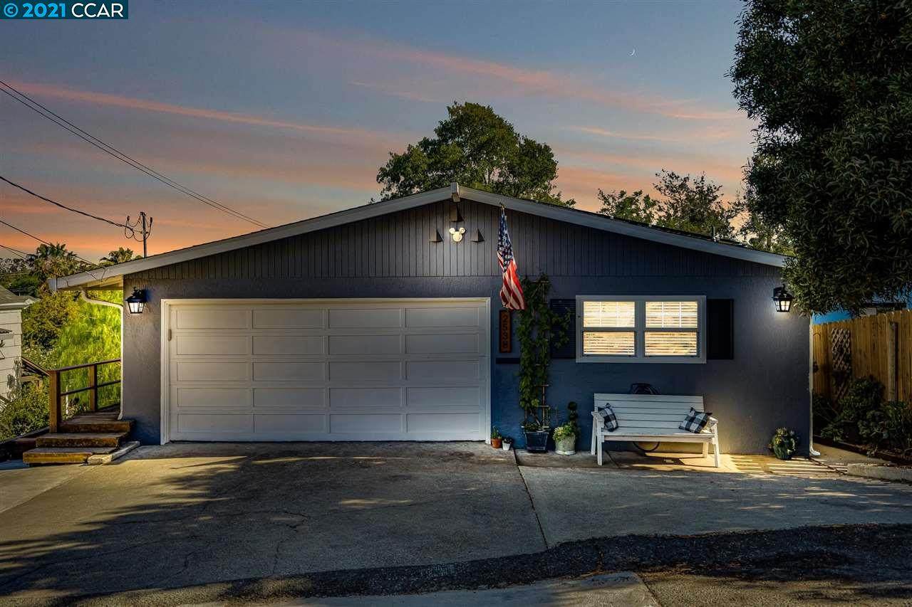 2538 Leslie Ave - Photo 1