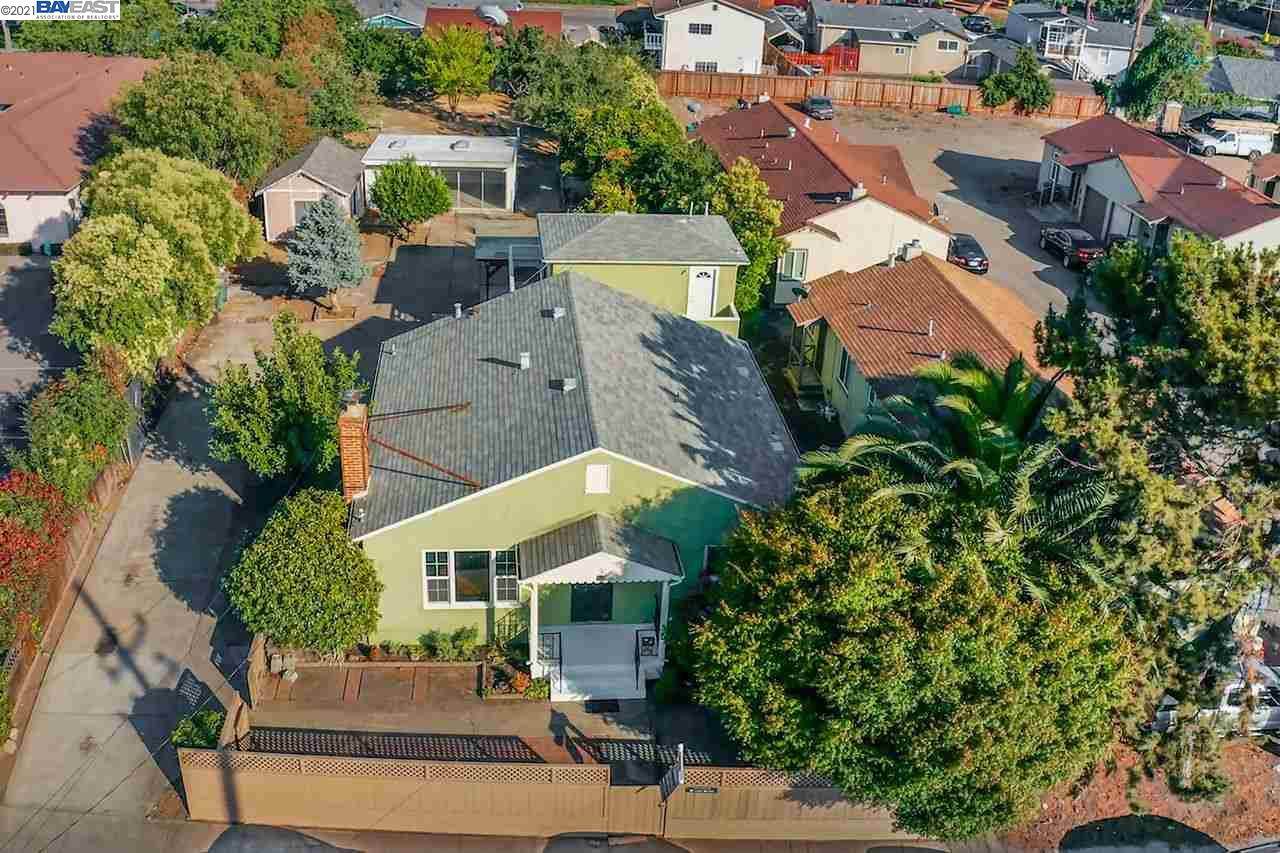 1500 167Th Ave - Photo 1