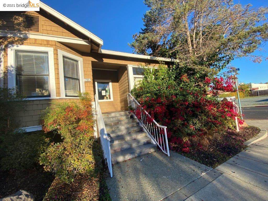 735 Alhambra - Photo 1